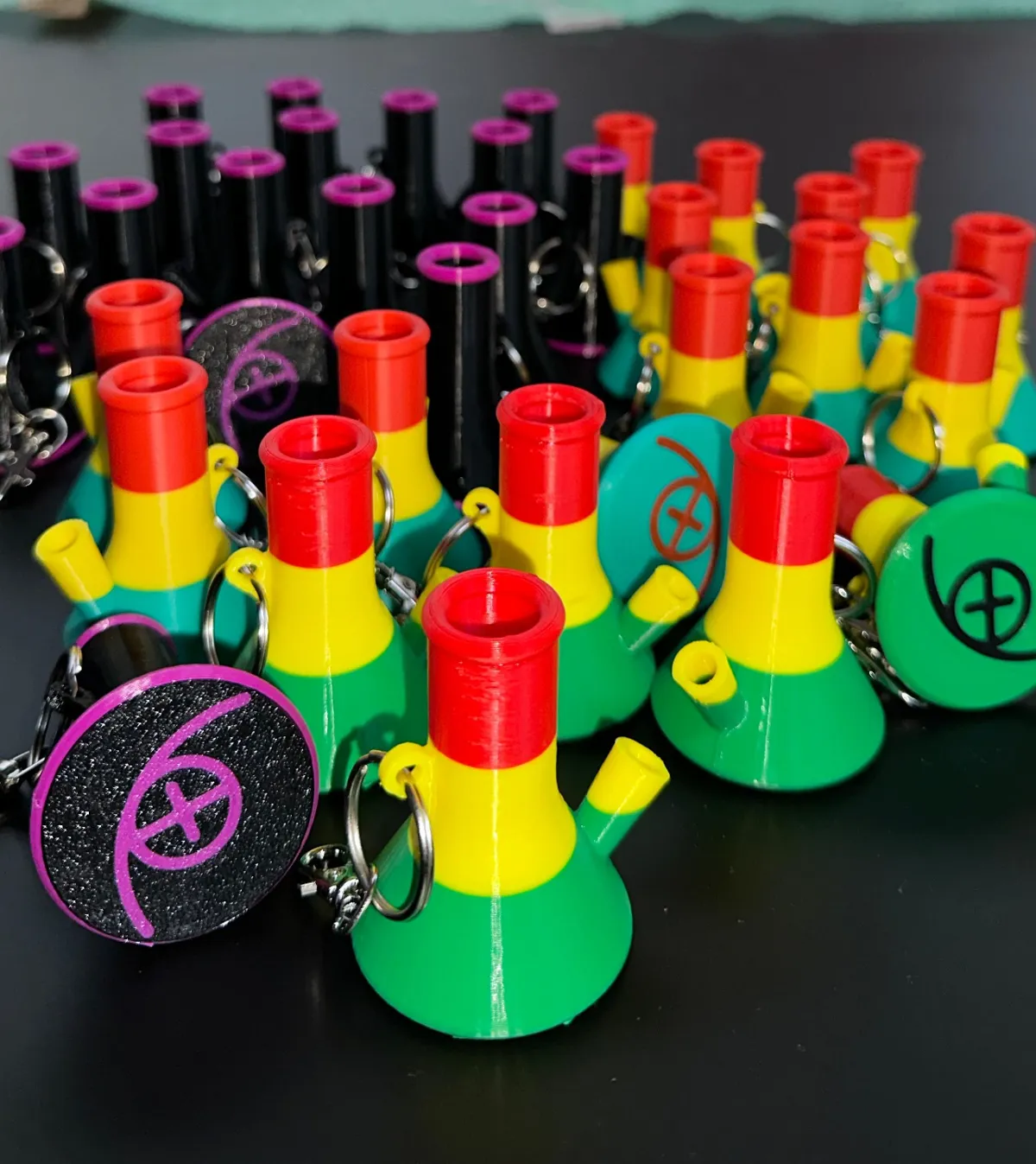 Mini bong keychain v3 by Toxin_Labs MakerWorld: Download Free 3D Models - 3D model önizlemesi