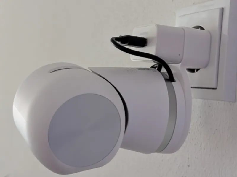 Eufy S350 Vertical Mount on Huawei Plug