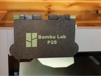 Bambu Lab P2S Displayschutz mit Rahmen.