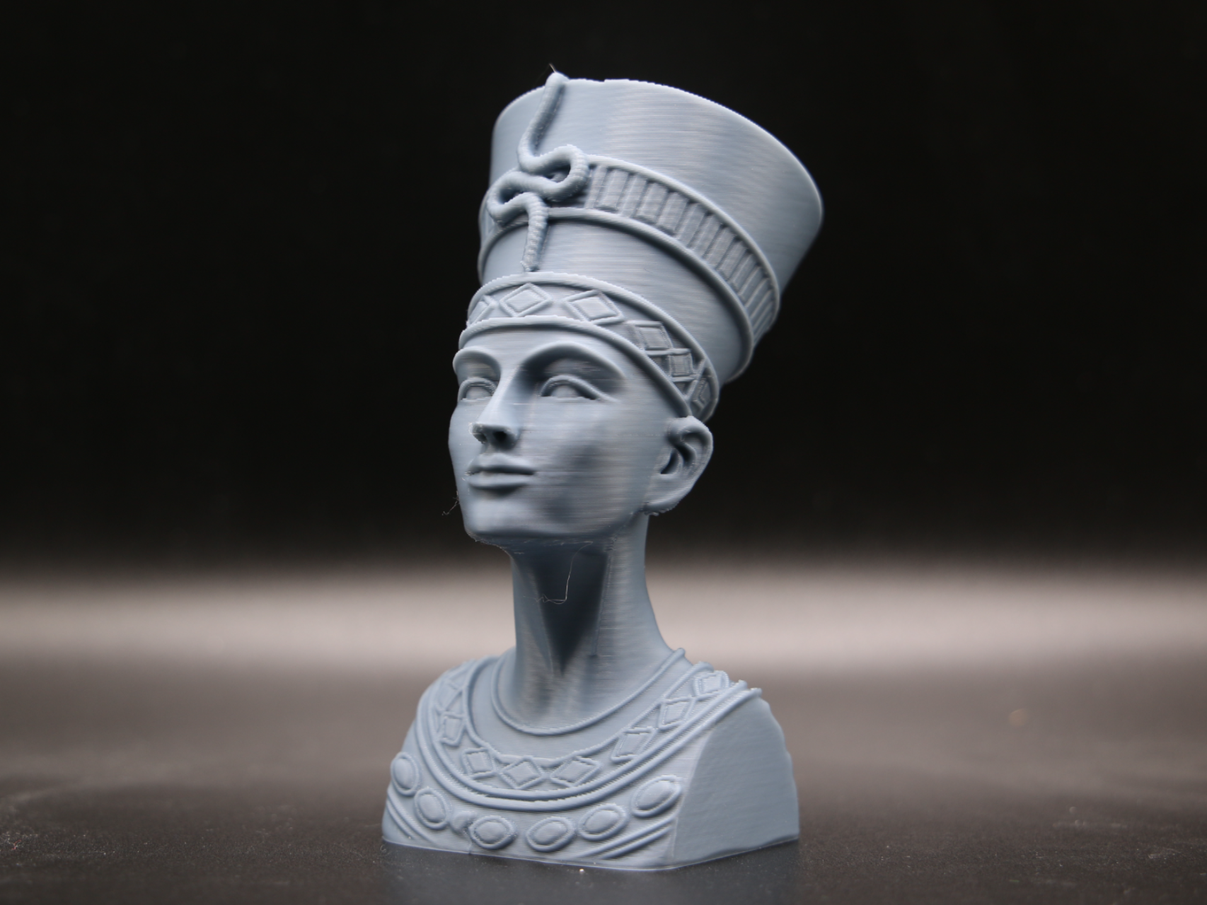 Nefertiti Bust – Ancient Egypt Sculpture Queen