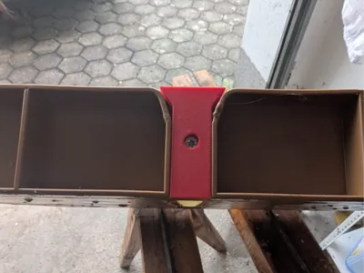 Side closure for Nicot Feeder