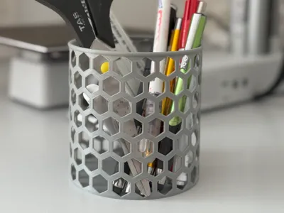 Pen holder with honeycomb pattern