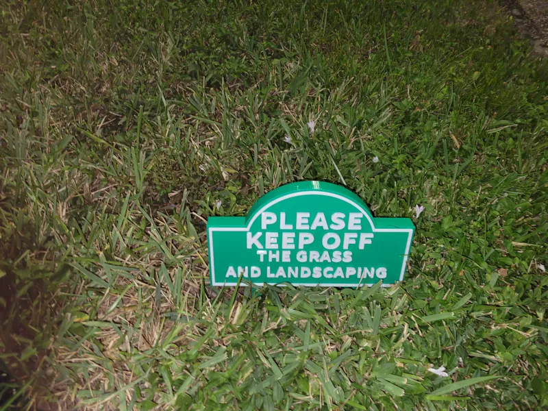 Keep off grass  sign for HOA / without eyesore .