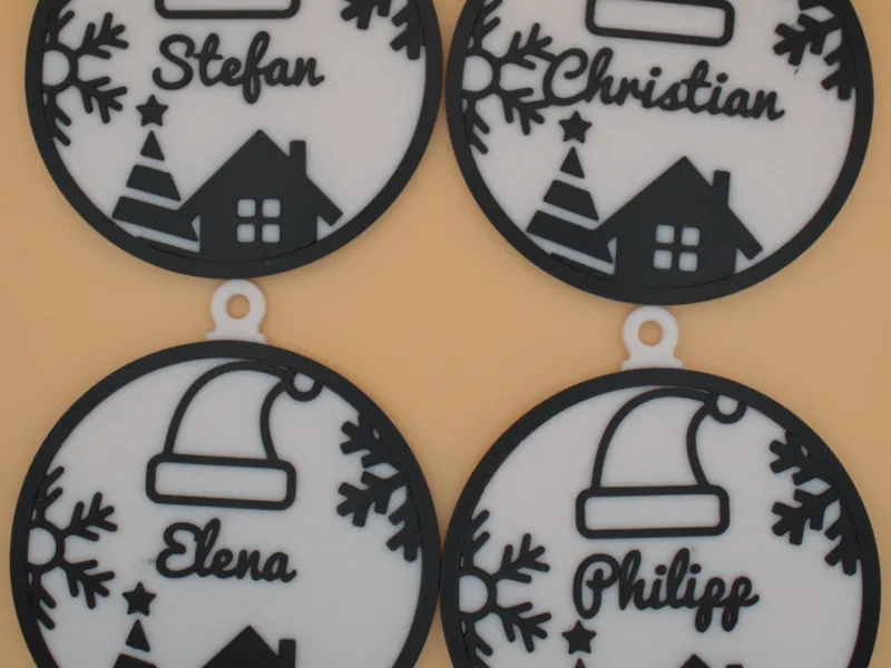 Weihnachtliche Anhänger mit individuellen Namen