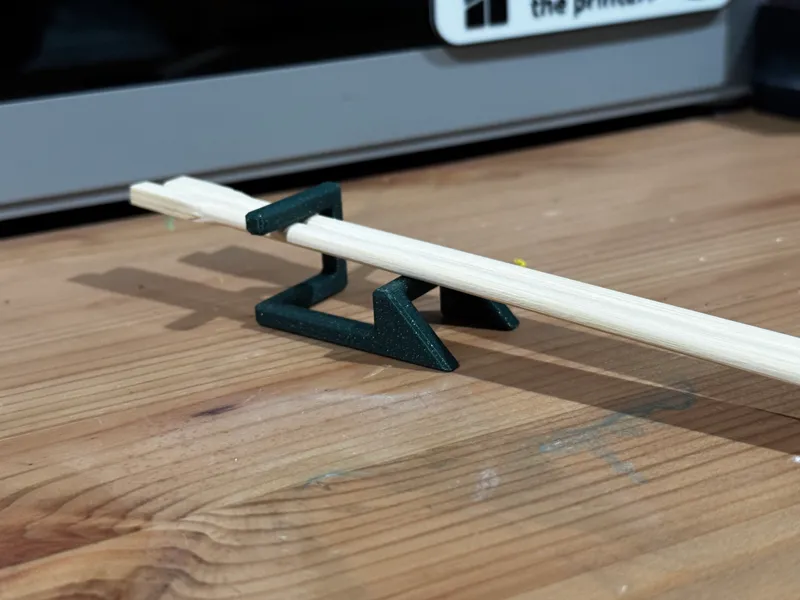 Minimalist quick chopsticks holder