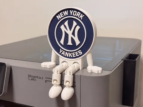 Estante o repisa: New York Yankees Buddy (Articulated Flexi legs) — referencia de MakerWorld