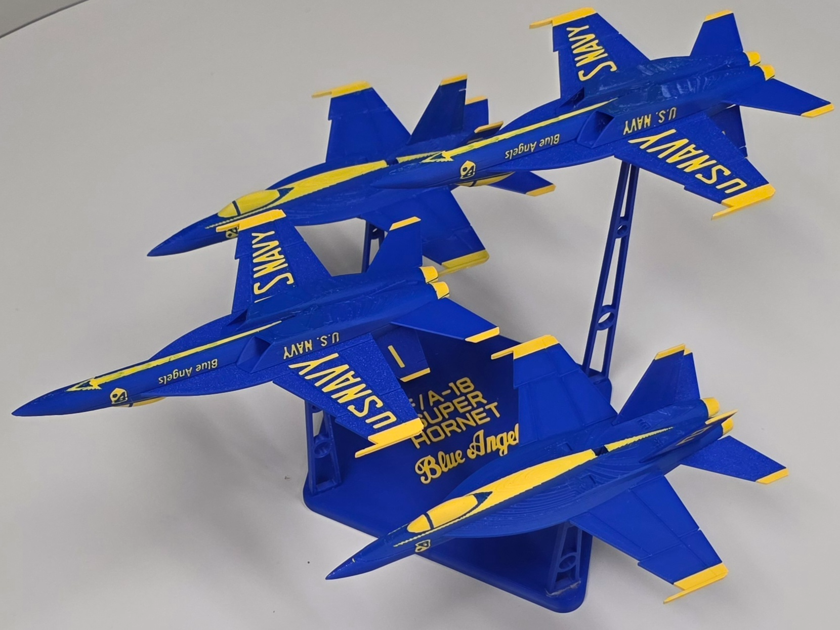 Diamond or Farvel Stand for Blue Angels