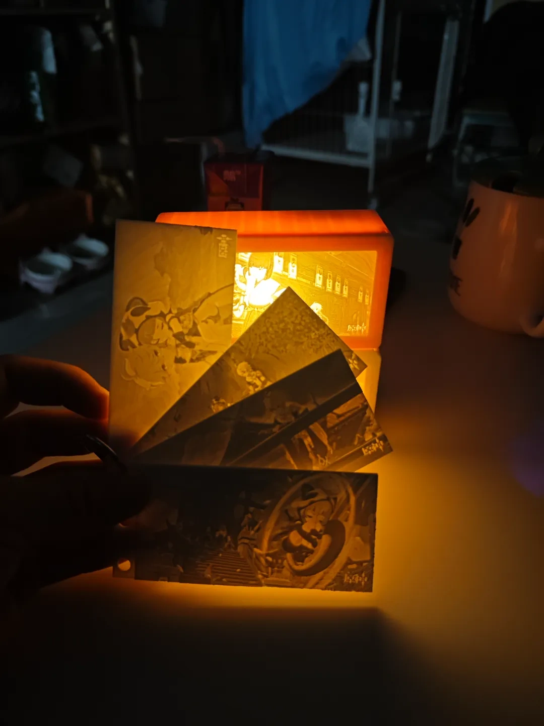 Miniatura 1 do modelo 3D 浮雕画片手持小灯_原神早柚