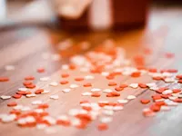 Mini confettis en cœur pour mariage — photo 1