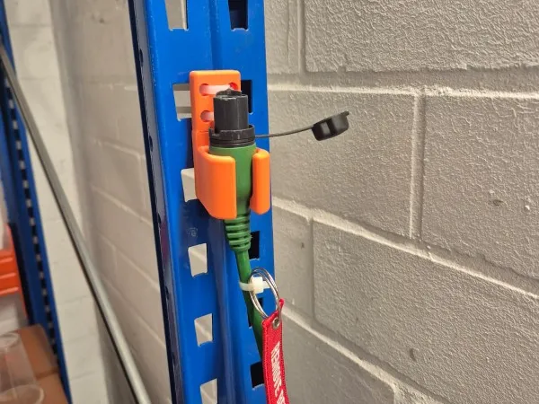 DEFA MiniPlug Stecker Halterung