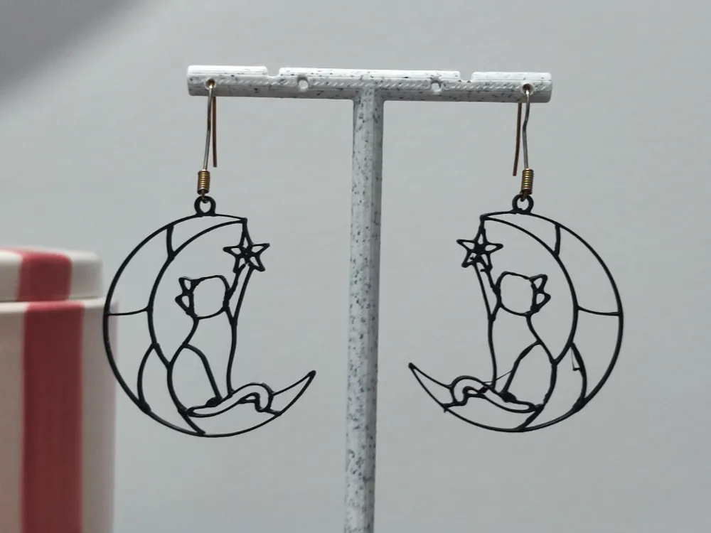 Pendientes: Aretes Azares de Luna. Referencia del modelo original.