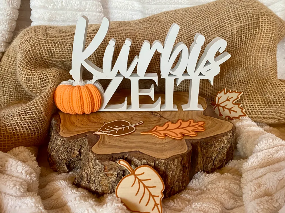 Modelo para impresión 3D: Kürbiszeit Schriftzug mit gestrickten Kürbis. Referencia del modelo original.