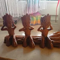 Trio de bébés Groot sur tronc d'arbre — photo 10
