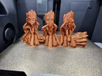 Trio de bébés Groot sur tronc d'arbre — photo 5