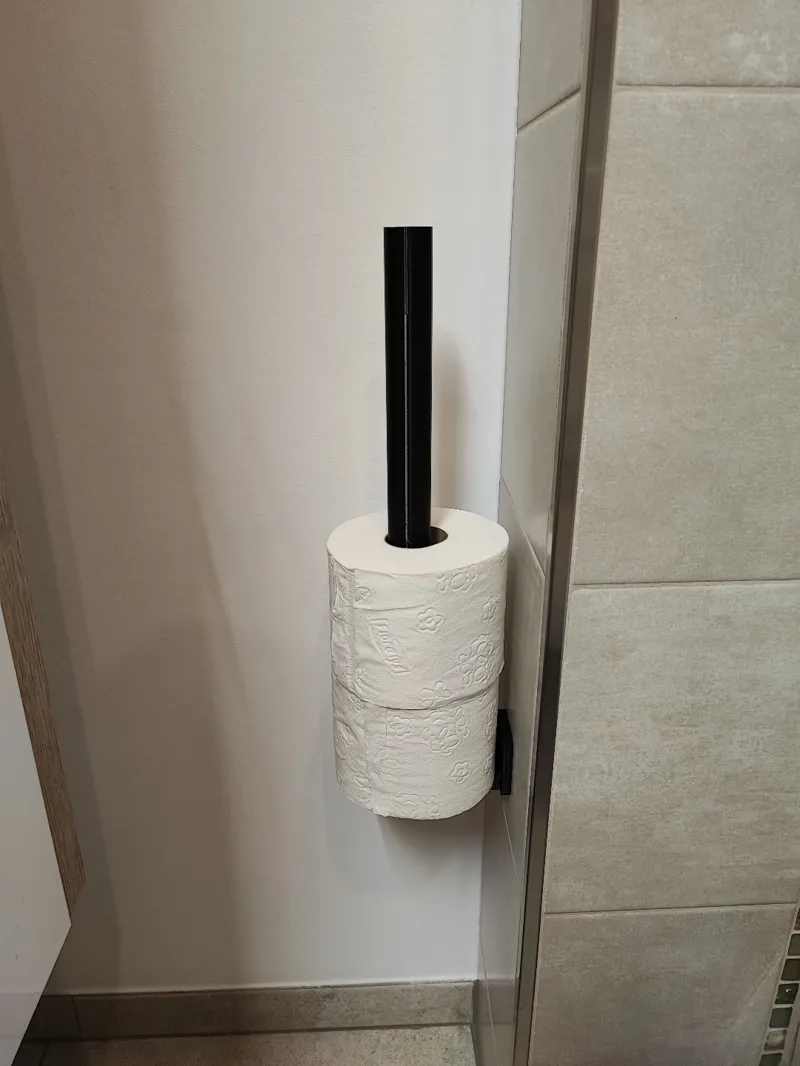 Toilet paper holder / dispenser / Klopapier