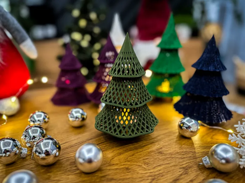 Lattice christmas tree lamp