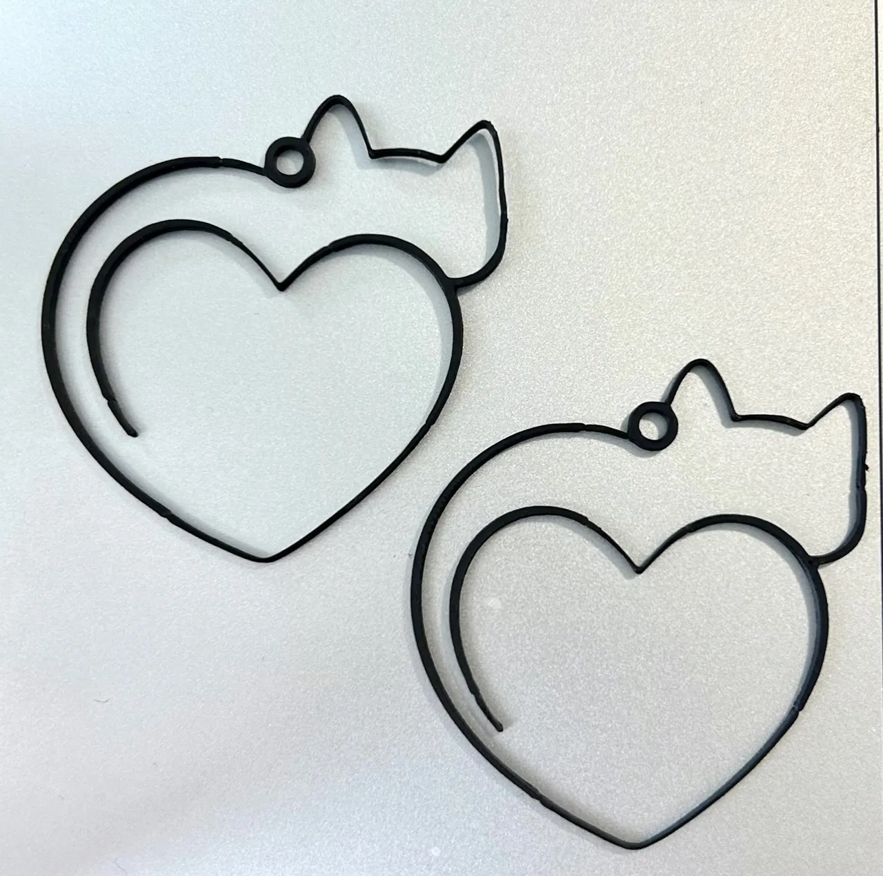Orecchini Gatto Nero Stilizzato a forma di Cuore view 2
