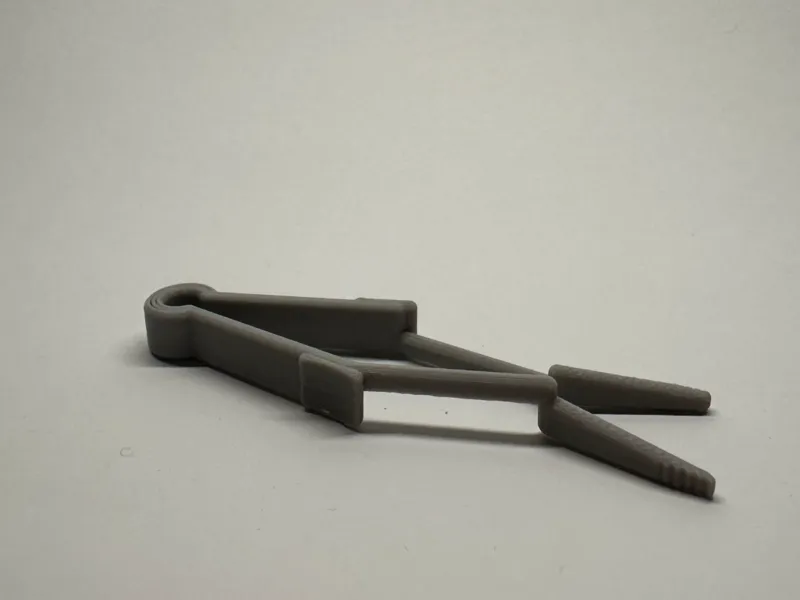 Simple tweezer (one part)