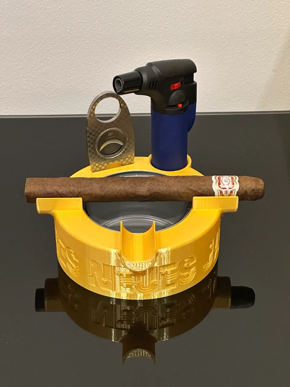 Cigar Ashtray With Text By BoredTechnician MakerWorld cigar-ashtray-with-text-by-boredtechnician-makerworld