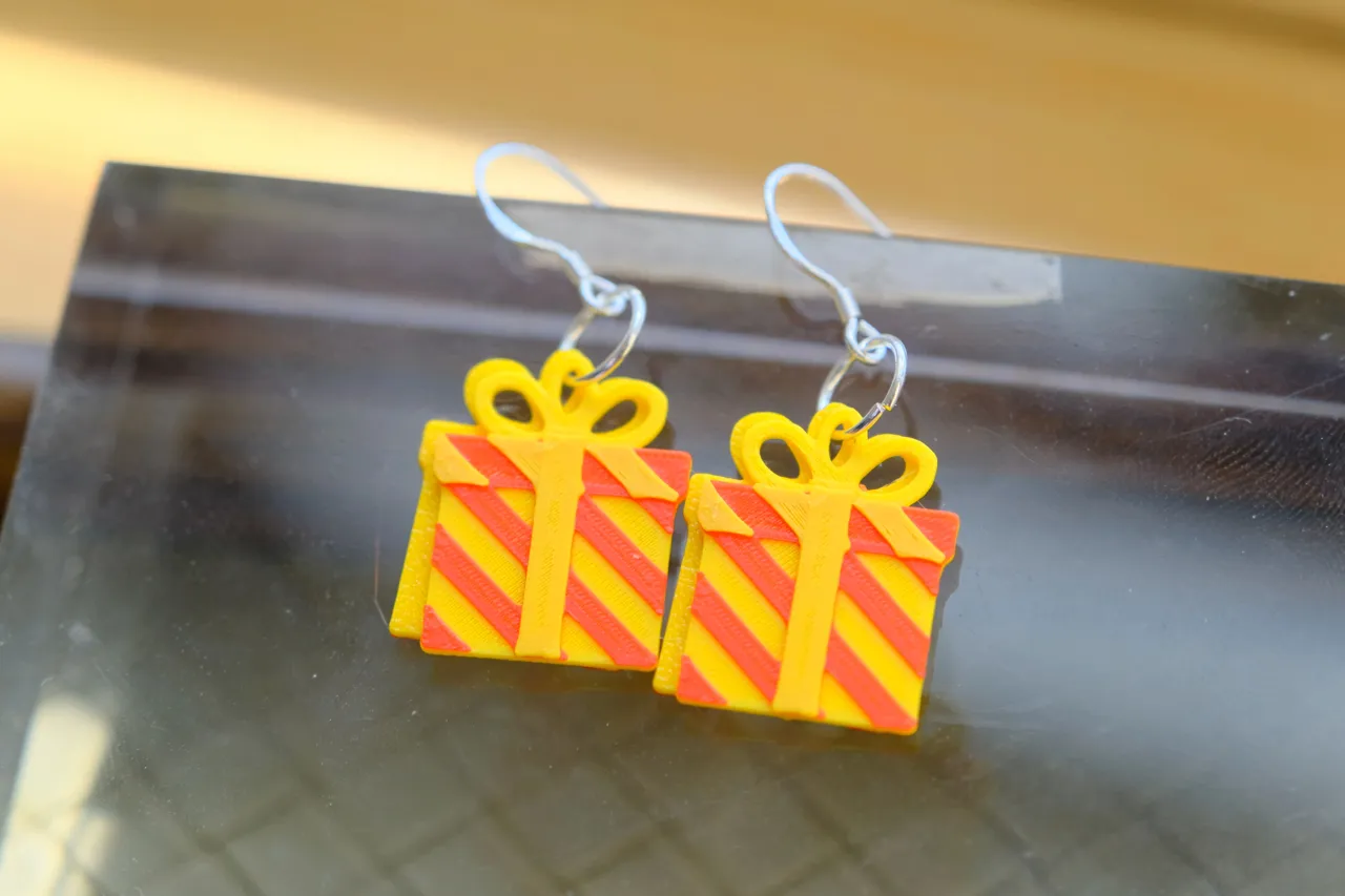 Christmas gift box earrings view 4