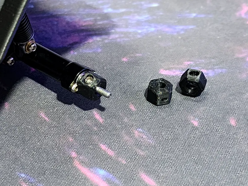Customizable Locking Hex Hubs for SCX24