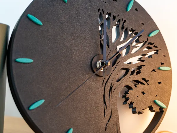 Horloge murale arbre ajouré