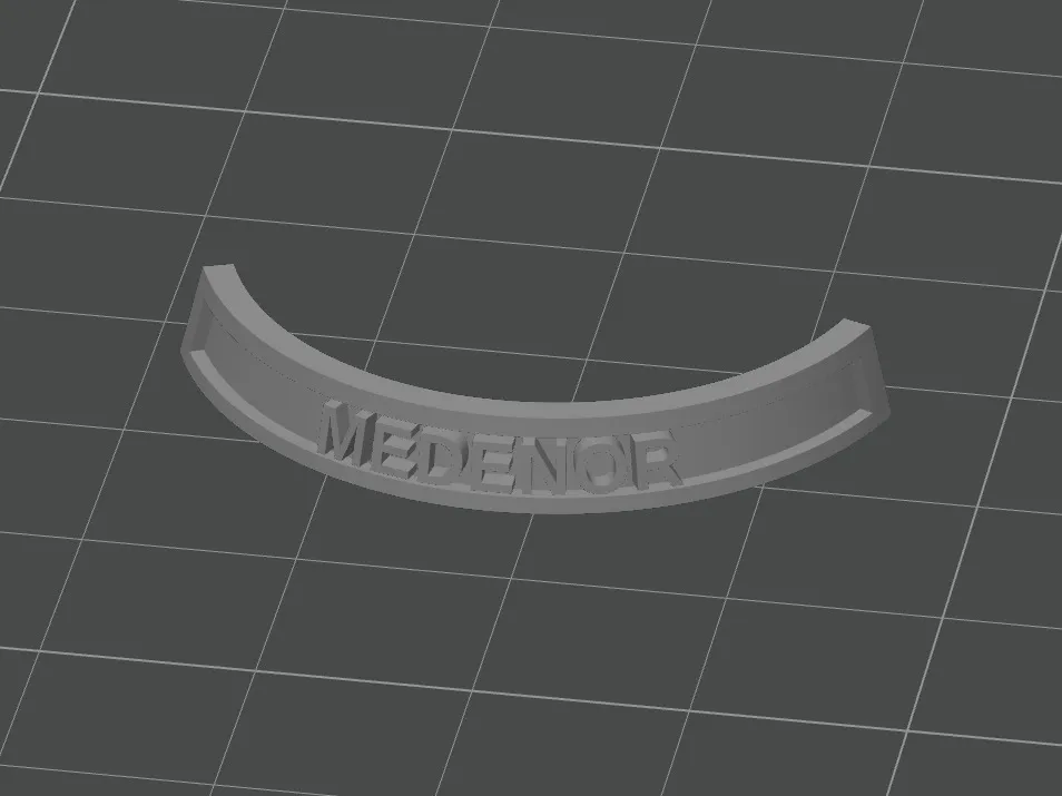 Dije o accesorio de collar: Parametric Name Plate for Round Bases (25–60 mm). Referencia del modelo original.