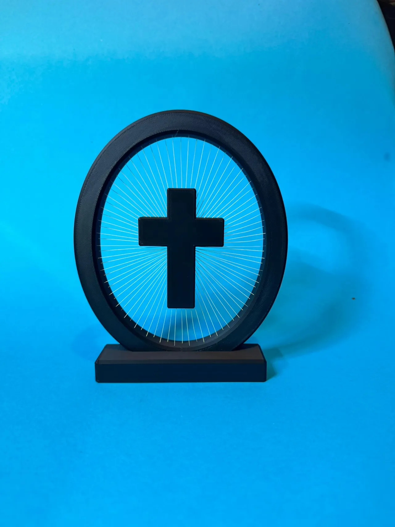 String Art Kreuz – moderne Deko mit Fadeneffekt view 4
