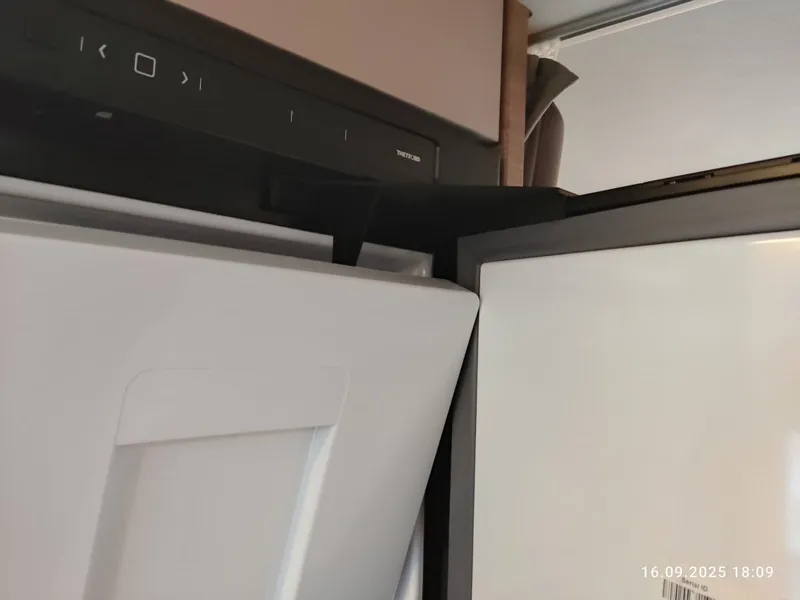 Knaus MAN 640MEG Kühlschrank- / Gefrierfach-Halter