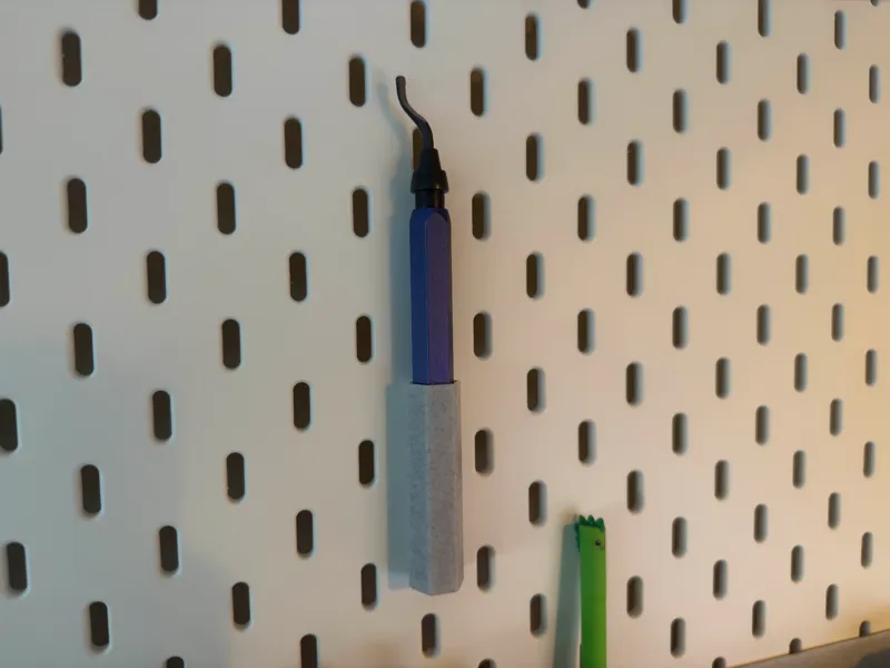 Skadis deburring tool holder