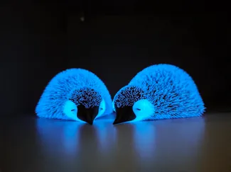 趴下的绒毛小企鹅