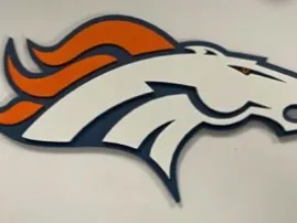 Broncos sign