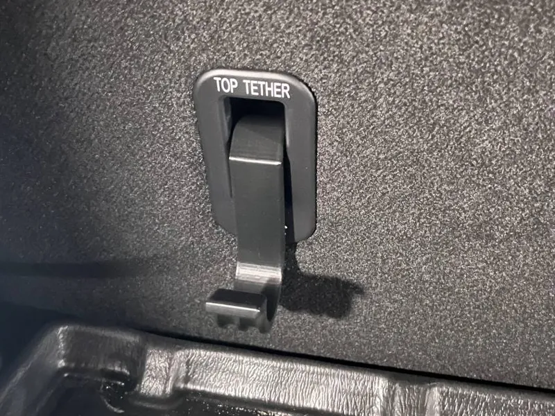 BYD Leopard 3 umbrella hooks Isofix