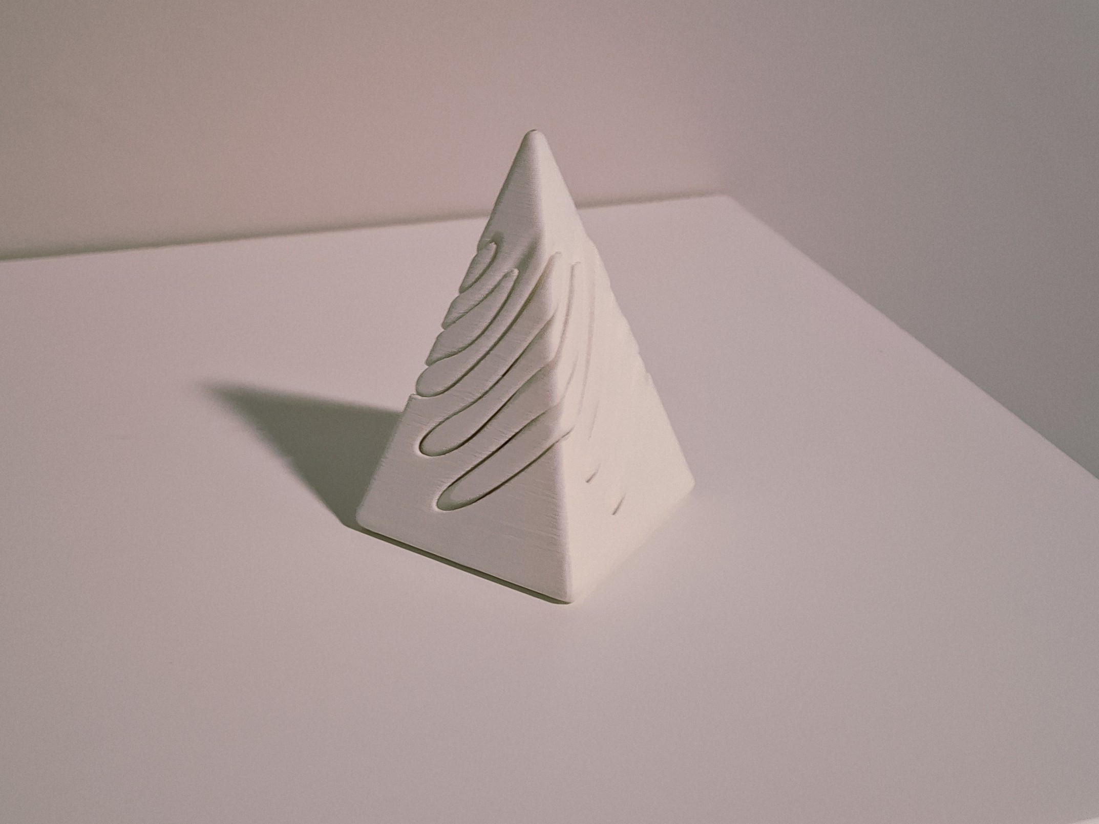 Miniatura 1 do modelo 3D Pyramid Passthrough Fidget