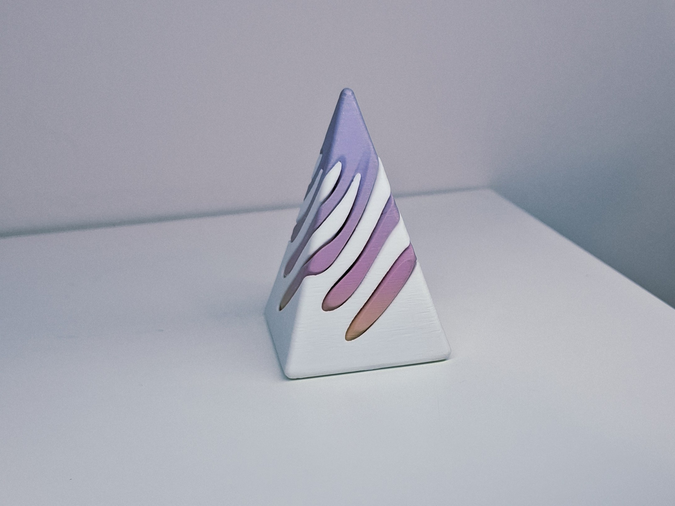 Miniatura 2 do modelo 3D Pyramid Passthrough Fidget