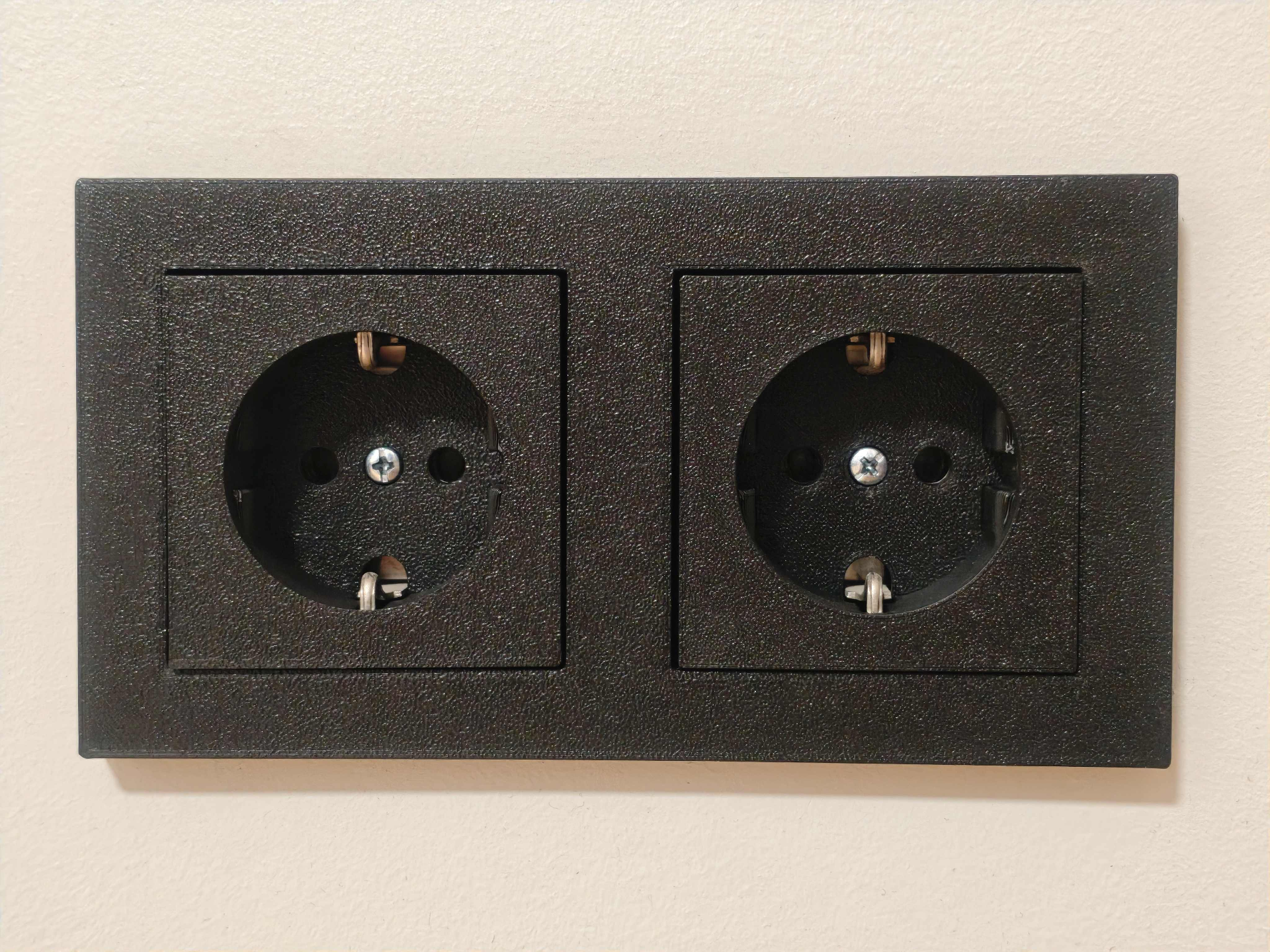 EU Wall Socket Frame with Cover in multiple sizes