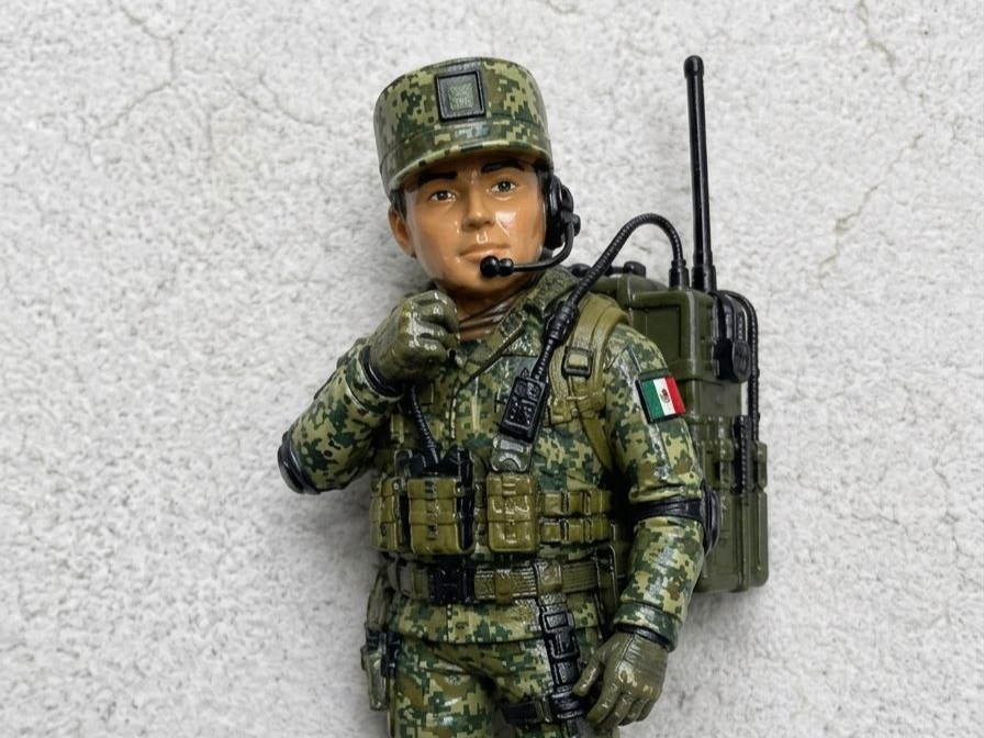 Mexican Comms Soldier SEDENA w/keychainn