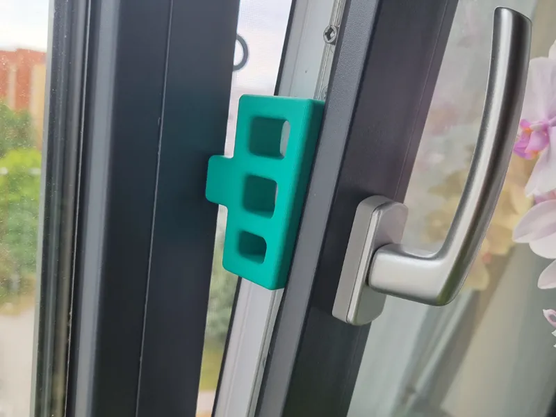 Simple Window Holder / Wedge