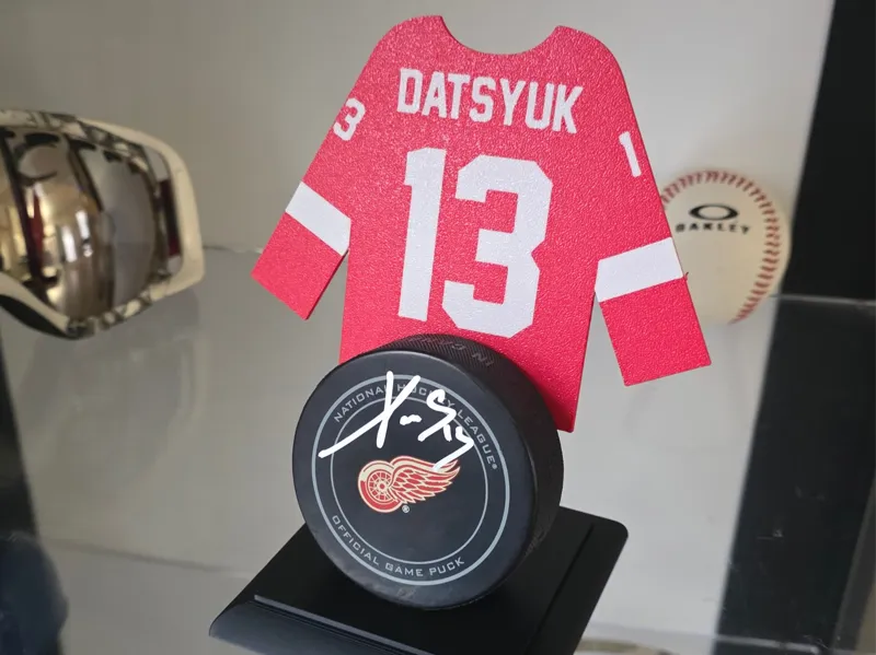 Pavel Datsyuk Puck Stand