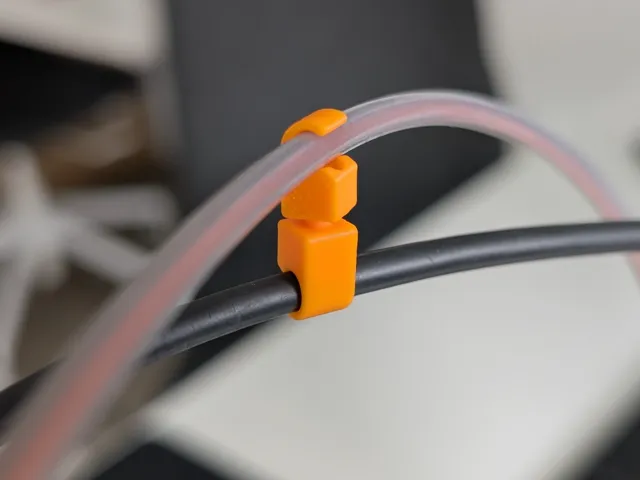 Cable clip with 360 degree rotation