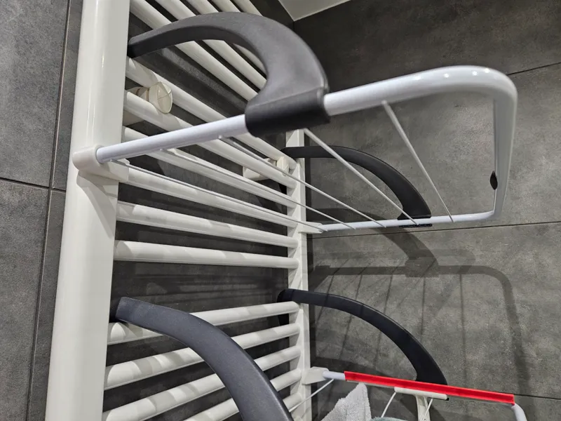 Customizable radiator dryer mount