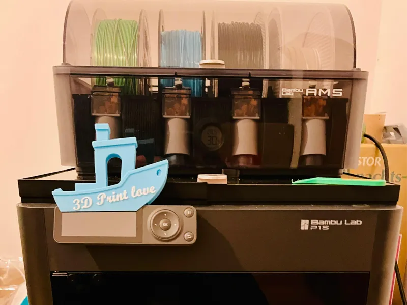 Benchy screen attachment
