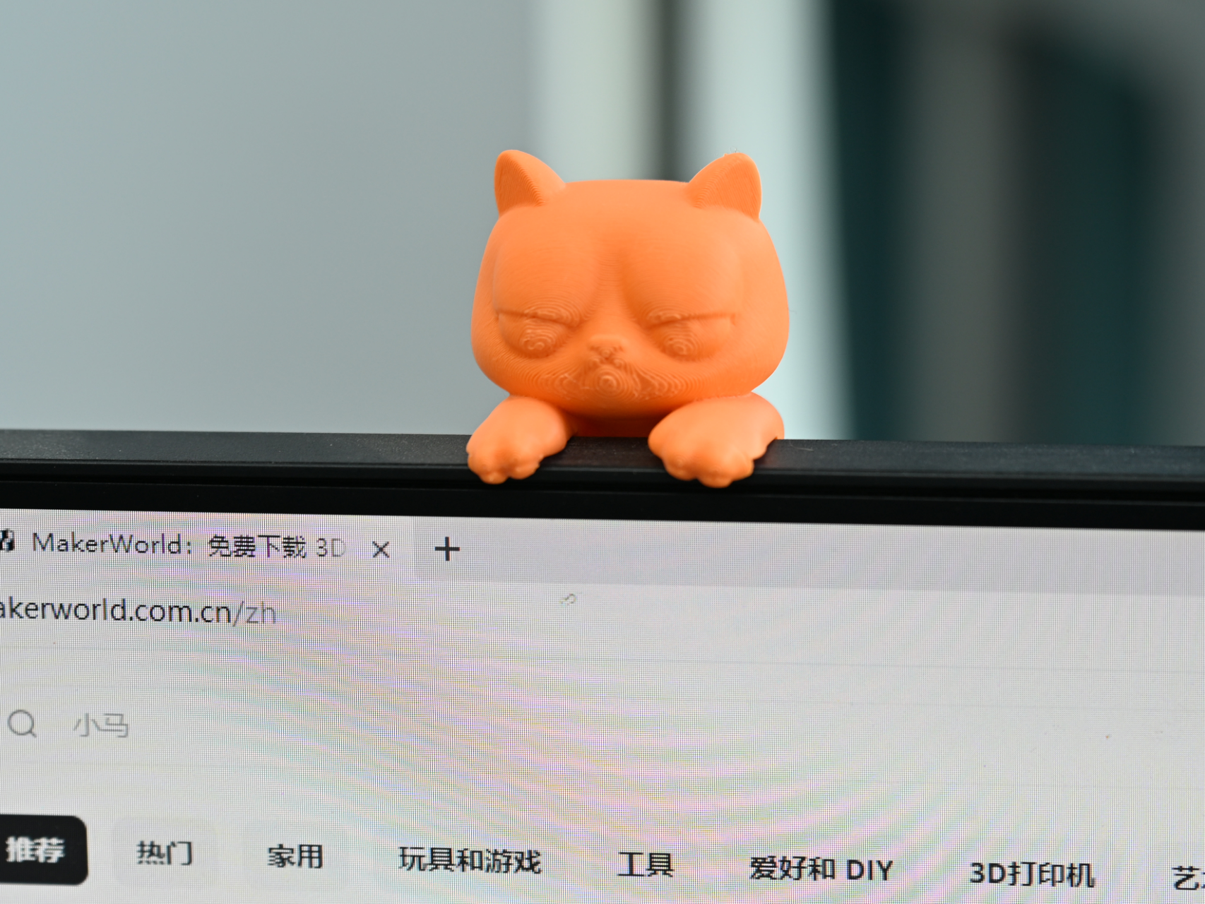 显示器装饰小猫