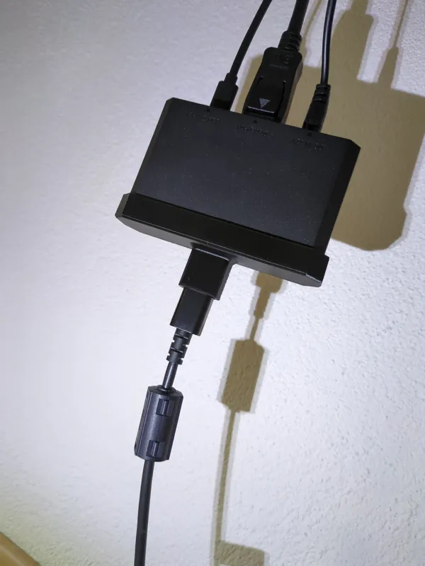 Meganex Superlight 8K Breakout Box Cable Support