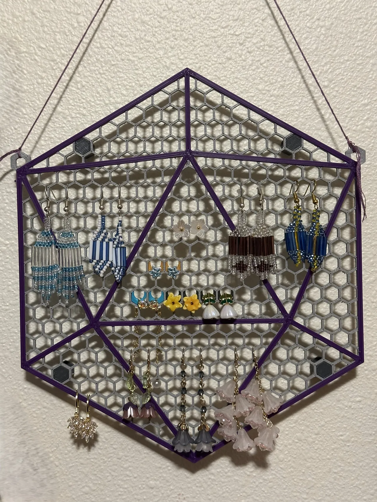 Earring Holder D20 Hex Grid view 3