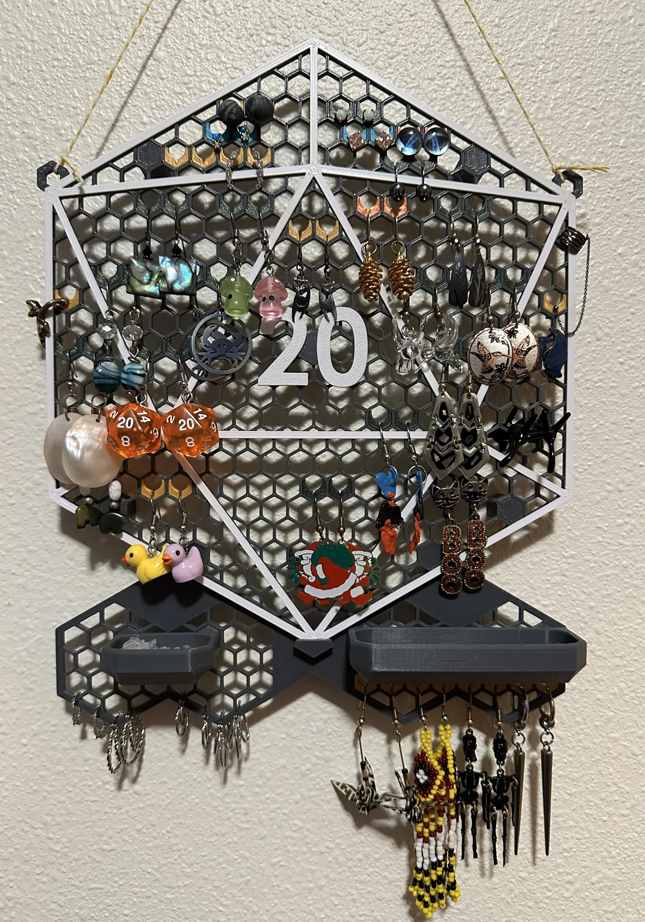 Earring Holder D20 Hex Grid view 2