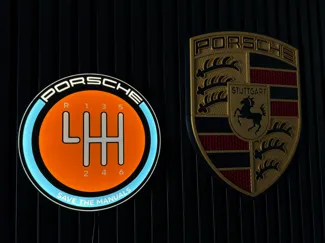 SAVE THE MANUALS – LED Lightbox for Porsche Fans