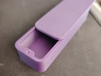 Needle box with slide and click lid (97.5x20x30mm)