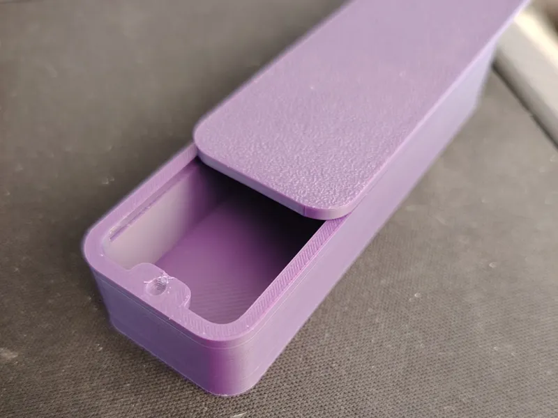 Needle box with slide and click lid (97.5x20x30mm)