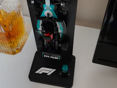 F1 model holder without AMS